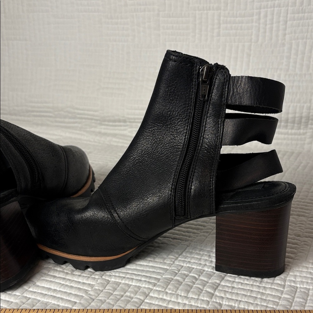 Sorel Black Heeled Cutout Boots - Picture 5 of 10